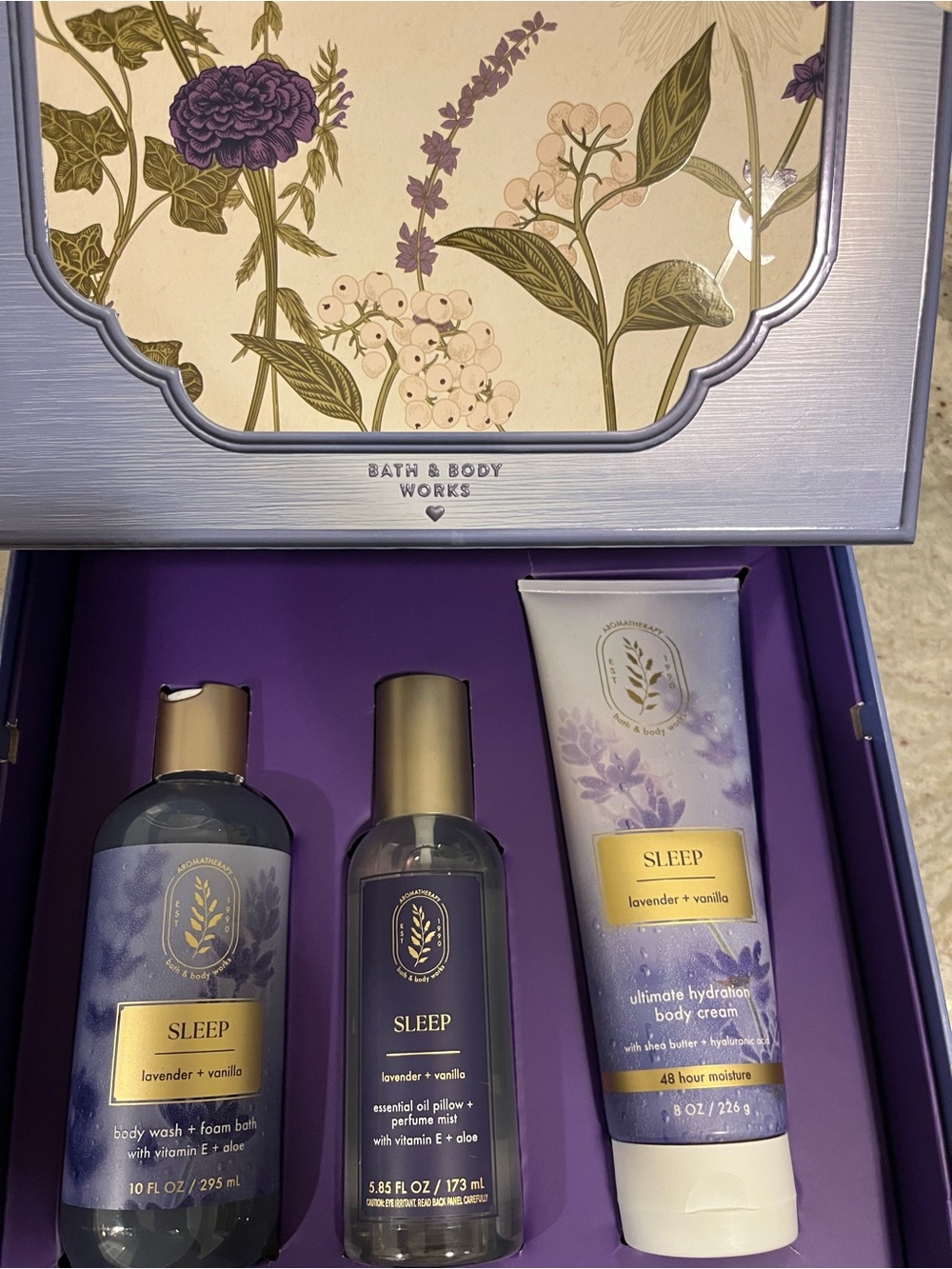 Bath & Body Works Blue & Cream Floral Gift set with “Sleep” body care